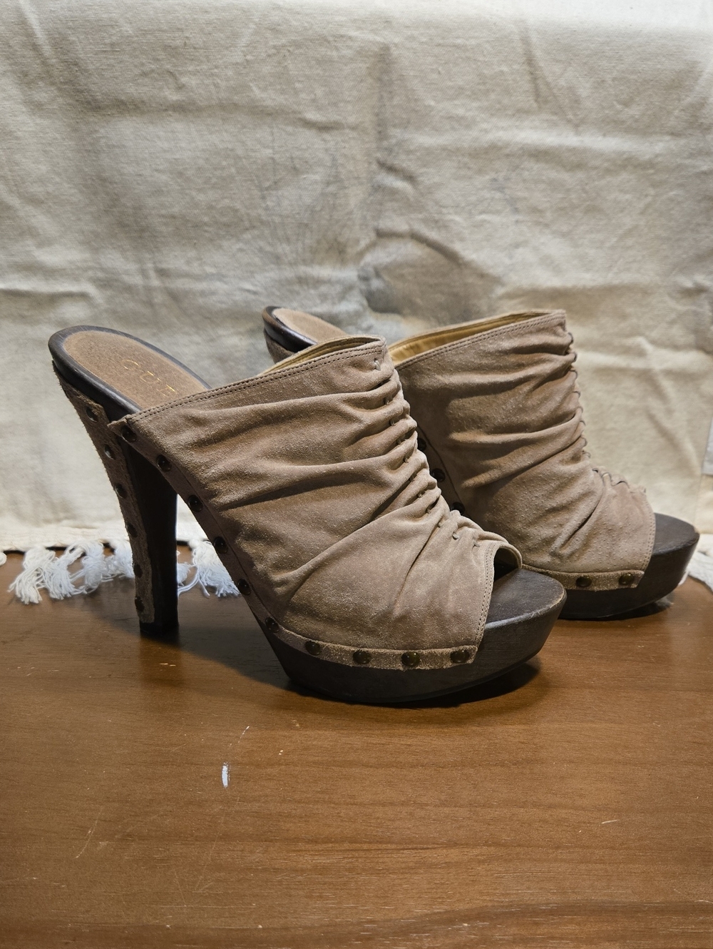 GUESS Vintage Y2K Suede Platform Mule Heels Size 7 McBling 2000s Studded